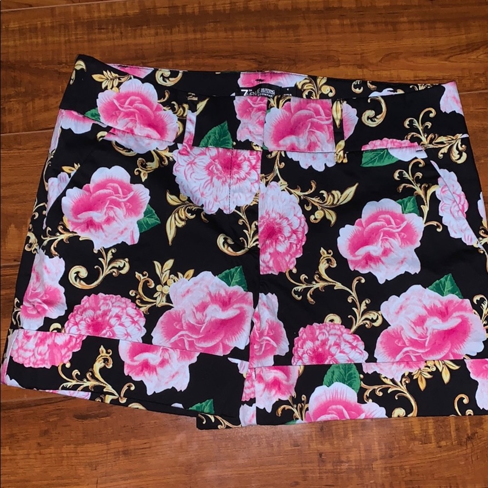 7th Avenue flower shorts 💗🖤